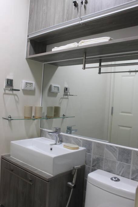 Condo Near Ayala Cebu City W Wifi Balcony Buitenkant foto