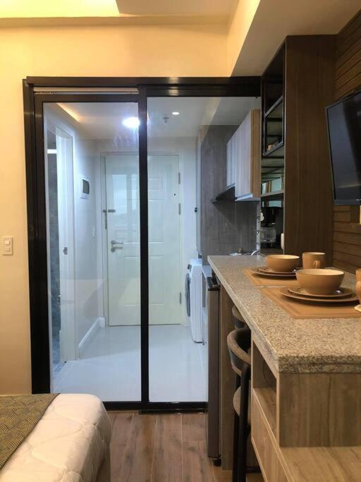 Condo Near Ayala Cebu City W Wifi Balcony Buitenkant foto