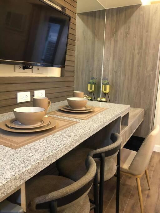 Condo Near Ayala Cebu City W Wifi Balcony Buitenkant foto