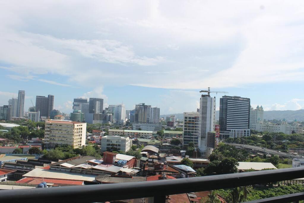 Condo Near Ayala Cebu City W Wifi Balcony Buitenkant foto