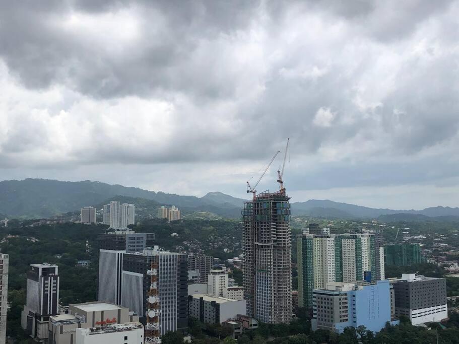 Condo Near Ayala Cebu City W Wifi Balcony Buitenkant foto